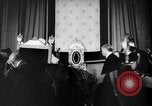Immagine di Papa Pio XII benedice le truppe britanniche Roma Italia, 1944, secondo 22 filmato di repertorio 65675053883