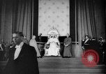 Immagine di Papa Pio XII benedice le truppe britanniche Roma Italia, 1944, secondo 33 filmato di repertorio 65675053883