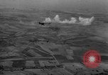 Standbild Bombenexplosionen SAINT MALO FRANKREICH, 1944, aus Sekunde 1 historischem Filmmaterial Videoclip 65675053894