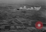 Standbild Bombenexplosionen SAINT MALO FRANKREICH, 1944, aus Sekunde 3 historischem Filmmaterial Videoclip 65675053894