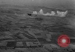 Standbild Bombenexplosionen SAINT MALO FRANKREICH, 1944, aus Sekunde 4 historischem Filmmaterial Videoclip 65675053894