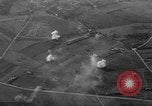 Standbild Bombenexplosionen SAINT MALO FRANKREICH, 1944, aus Sekunde 6 historischem Filmmaterial Videoclip 65675053894