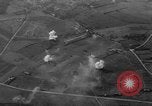 Standbild Bombenexplosionen SAINT MALO FRANKREICH, 1944, aus Sekunde 7 historischem Filmmaterial Videoclip 65675053894