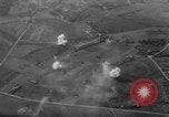 Standbild Bombenexplosionen SAINT MALO FRANKREICH, 1944, aus Sekunde 8 historischem Filmmaterial Videoclip 65675053894