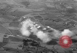 Standbild Bombenexplosionen SAINT MALO FRANKREICH, 1944, aus Sekunde 10 historischem Filmmaterial Videoclip 65675053894