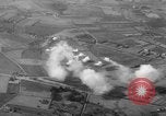 Standbild Bombenexplosionen SAINT MALO FRANKREICH, 1944, aus Sekunde 11 historischem Filmmaterial Videoclip 65675053894