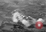 Standbild Bombenexplosionen SAINT MALO FRANKREICH, 1944, aus Sekunde 12 historischem Filmmaterial Videoclip 65675053894