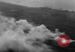 Standbild Bombenexplosionen SAINT MALO FRANKREICH, 1944, aus Sekunde 17 historischem Filmmaterial Videoclip 65675053894