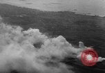 Standbild Bombenexplosionen SAINT MALO FRANKREICH, 1944, aus Sekunde 18 historischem Filmmaterial Videoclip 65675053894