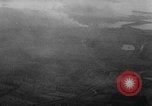 Standbild Bombenexplosionen SAINT MALO FRANKREICH, 1944, aus Sekunde 21 historischem Filmmaterial Videoclip 65675053894