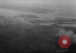 Standbild Bombenexplosionen SAINT MALO FRANKREICH, 1944, aus Sekunde 29 historischem Filmmaterial Videoclip 65675053894