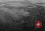 Standbild Bombenexplosionen SAINT MALO FRANKREICH, 1944, aus Sekunde 31 historischem Filmmaterial Videoclip 65675053894