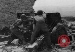 Standbild Bombenexplosionen SAINT MALO FRANKREICH, 1944, aus Sekunde 23 historischem Filmmaterial Videoclip 65675053895