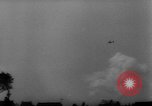 Standbild Bombenexplosionen SAINT MALO FRANKREICH, 1944, aus Sekunde 29 historischem Filmmaterial Videoclip 65675053895