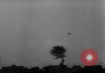 Standbild Bombenexplosionen SAINT MALO FRANKREICH, 1944, aus Sekunde 30 historischem Filmmaterial Videoclip 65675053895