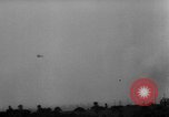 Standbild Bombenexplosionen SAINT MALO FRANKREICH, 1944, aus Sekunde 33 historischem Filmmaterial Videoclip 65675053895