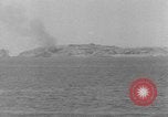 Standbild Bombenexplosionen SAINT MALO FRANKREICH, 1944, aus Sekunde 18 historischem Filmmaterial Videoclip 65675053896