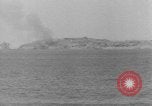 Standbild Bombenexplosionen SAINT MALO FRANKREICH, 1944, aus Sekunde 20 historischem Filmmaterial Videoclip 65675053896