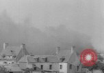 Standbild Bombenexplosionen SAINT MALO FRANKREICH, 1944, aus Sekunde 37 historischem Filmmaterial Videoclip 65675053896