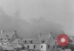 Standbild Bombenexplosionen SAINT MALO FRANKREICH, 1944, aus Sekunde 38 historischem Filmmaterial Videoclip 65675053896