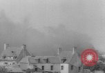Standbild Bombenexplosionen SAINT MALO FRANKREICH, 1944, aus Sekunde 39 historischem Filmmaterial Videoclip 65675053896