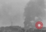 Standbild Bombenexplosionen SAINT MALO FRANKREICH, 1944, aus Sekunde 40 historischem Filmmaterial Videoclip 65675053896