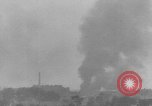 Standbild Bombenexplosionen SAINT MALO FRANKREICH, 1944, aus Sekunde 42 historischem Filmmaterial Videoclip 65675053896