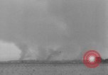 Standbild Bombenexplosionen SAINT MALO FRANKREICH, 1944, aus Sekunde 48 historischem Filmmaterial Videoclip 65675053896
