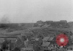 Standbild Bombenexplosionen SAINT MALO FRANKREICH, 1944, aus Sekunde 53 historischem Filmmaterial Videoclip 65675053896