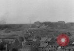 Standbild Bombenexplosionen SAINT MALO FRANKREICH, 1944, aus Sekunde 56 historischem Filmmaterial Videoclip 65675053896