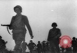 Standbild USA Soldaten SAINT MALO FRANKREICH, 1944, aus Sekunde 17 historischem Filmmaterial Videoclip 65675053897