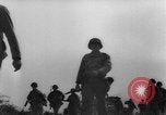Standbild USA Soldaten SAINT MALO FRANKREICH, 1944, aus Sekunde 18 historischem Filmmaterial Videoclip 65675053897
