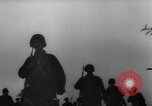 Standbild USA Soldaten SAINT MALO FRANKREICH, 1944, aus Sekunde 20 historischem Filmmaterial Videoclip 65675053897