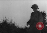 Standbild USA Soldaten SAINT MALO FRANKREICH, 1944, aus Sekunde 25 historischem Filmmaterial Videoclip 65675053897