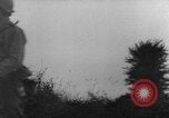 Standbild USA Soldaten SAINT MALO FRANKREICH, 1944, aus Sekunde 26 historischem Filmmaterial Videoclip 65675053897