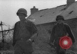 Standbild USA Soldaten SAINT MALO FRANKREICH, 1944, aus Sekunde 33 historischem Filmmaterial Videoclip 65675053897