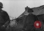 Standbild USA Soldaten SAINT MALO FRANKREICH, 1944, aus Sekunde 34 historischem Filmmaterial Videoclip 65675053897