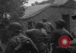 Standbild USA Soldaten SAINT MALO FRANKREICH, 1944, aus Sekunde 51 historischem Filmmaterial Videoclip 65675053897