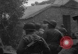 Standbild USA Soldaten SAINT MALO FRANKREICH, 1944, aus Sekunde 52 historischem Filmmaterial Videoclip 65675053897