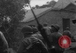 Standbild USA Soldaten SAINT MALO FRANKREICH, 1944, aus Sekunde 53 historischem Filmmaterial Videoclip 65675053897