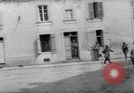 Standbild USA Soldaten SAINT MALO FRANKREICH, 1944, aus Sekunde 56 historischem Filmmaterial Videoclip 65675053897