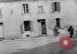 Standbild USA Soldaten SAINT MALO FRANKREICH, 1944, aus Sekunde 57 historischem Filmmaterial Videoclip 65675053897