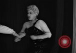 Standbild politisches Kabarett München Deutschland, 1947, aus Sekunde 20 historischem Filmmaterial Videoclip 65675053906