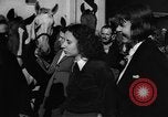 Standbild Reiten Akademie München Deutschland, 1947, aus Sekunde 19 historischem Filmmaterial Videoclip 65675053909