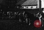 Standbild Reiten Akademie München Deutschland, 1947, aus Sekunde 23 historischem Filmmaterial Videoclip 65675053909