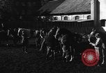 Standbild Reiten Akademie München Deutschland, 1947, aus Sekunde 26 historischem Filmmaterial Videoclip 65675053909