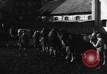Standbild Reiten Akademie München Deutschland, 1947, aus Sekunde 28 historischem Filmmaterial Videoclip 65675053909