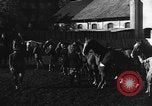 Standbild Reiten Akademie München Deutschland, 1947, aus Sekunde 30 historischem Filmmaterial Videoclip 65675053909