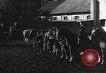 Standbild Reiten Akademie München Deutschland, 1947, aus Sekunde 34 historischem Filmmaterial Videoclip 65675053909
