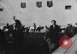 Standbild Reiten Akademie München Deutschland, 1947, aus Sekunde 36 historischem Filmmaterial Videoclip 65675053909